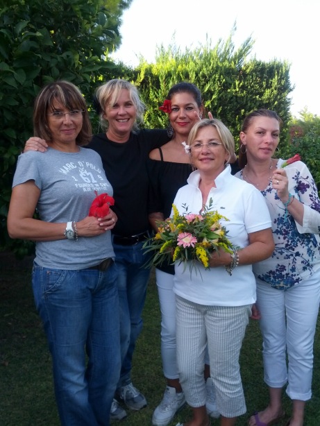 Teresa, Lucia, Mariella, Renata e la sottoscritta nel giorno della paella.